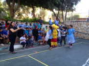 بالصور: ممثلو مجلس الطلاب بمدرسة الاخوة الابتدائية في زيارة لمركز أيتام بالطيبة